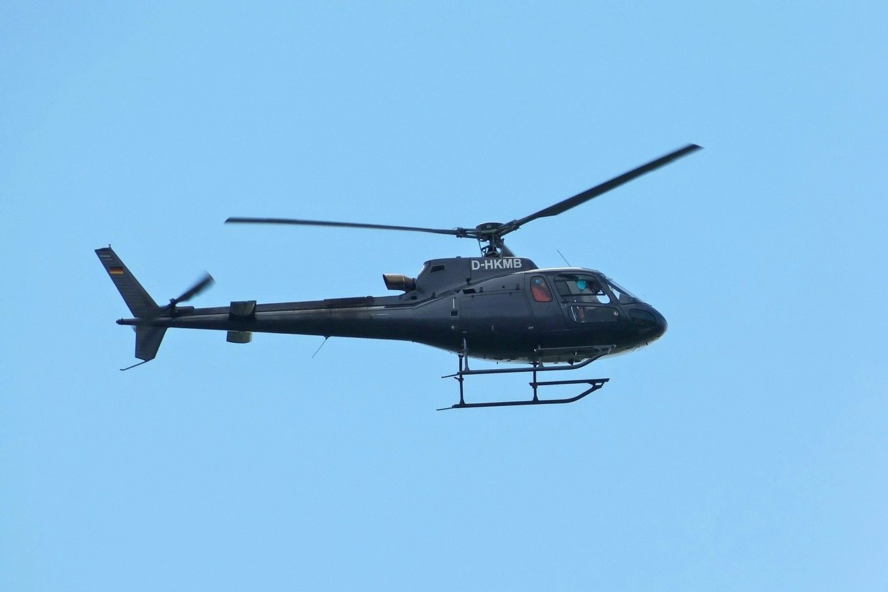 afd-courtage-credit-helicopter-1433198_1280.jpg