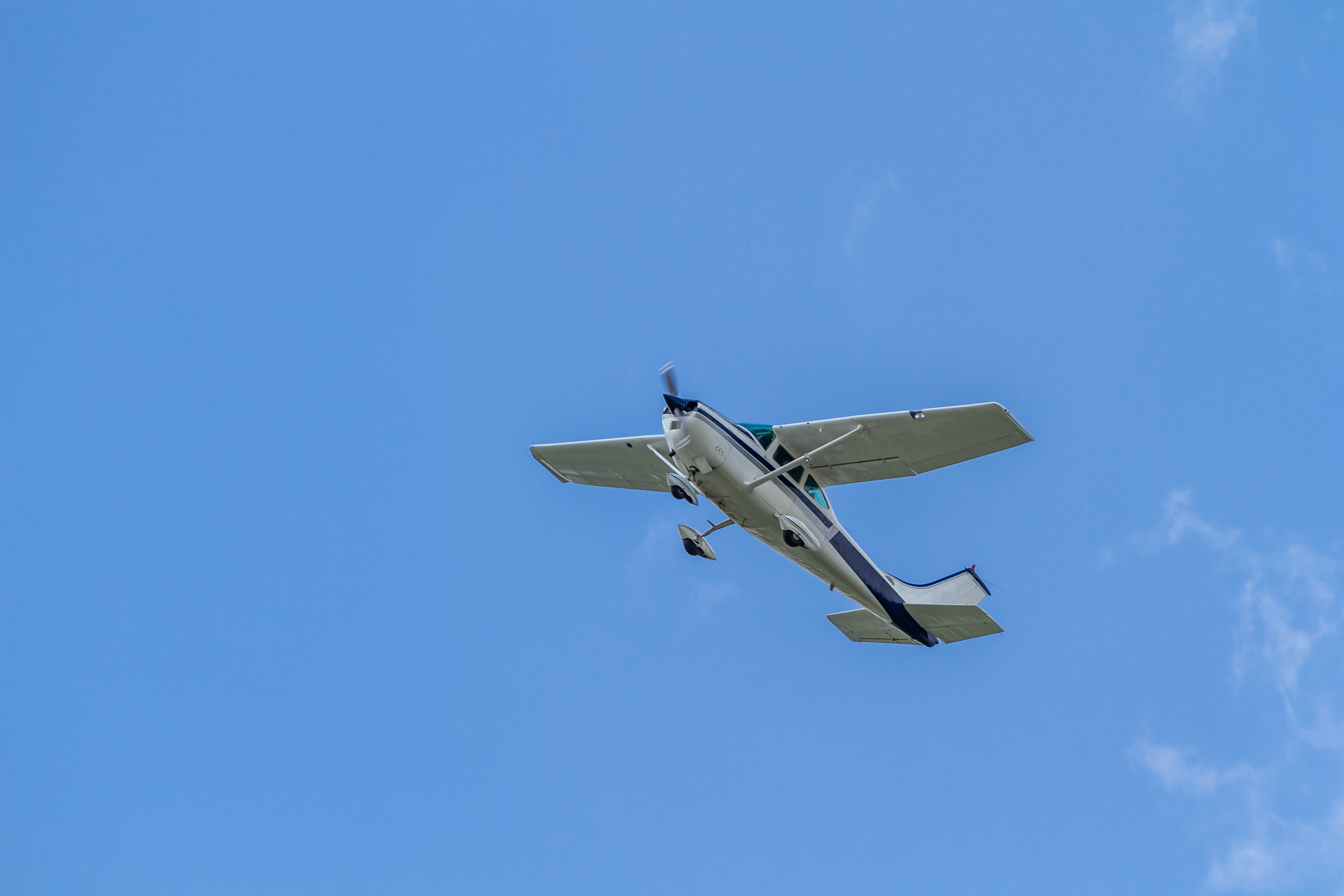 afd-courtage-assurance-aviation-iStock-1239686150.jpg